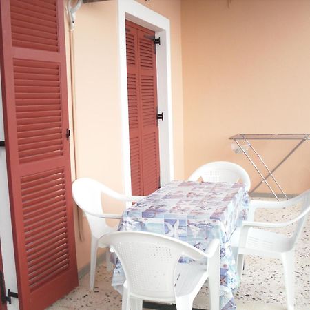 Spiti Kritikos Apartamento Benitses  Exterior foto